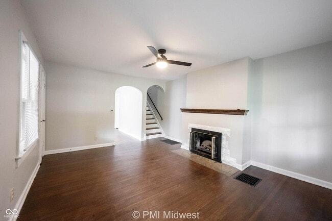 Building Photo - 5684 N College Ave