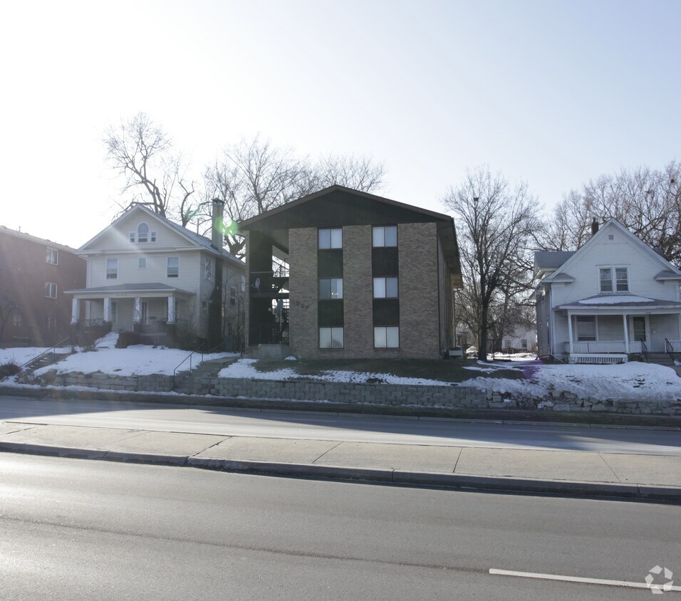 Building Photo - 1237 S 27th St