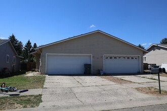 Building Photo - 815 Terran Ct