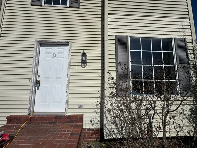 Building Photo - Townhouse in Murray