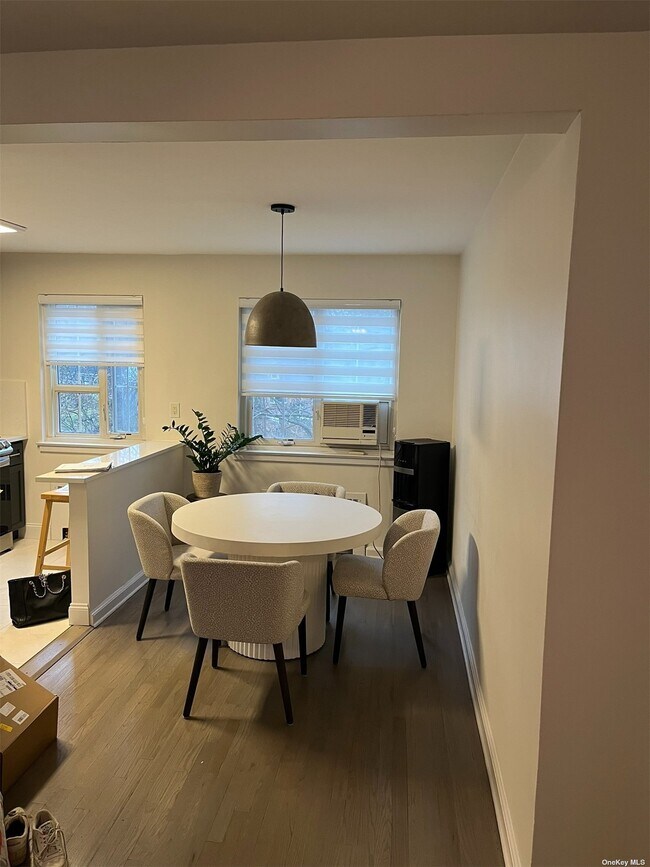 Building Photo - 443 Main St