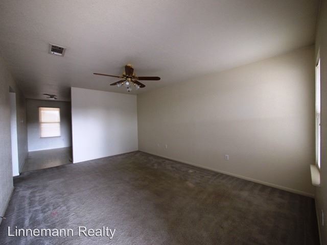 Building Photo - 1111 Circle M Dr