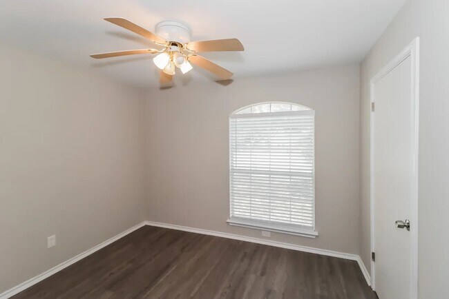 Foto del edificio - 2612 Hill Street Cove