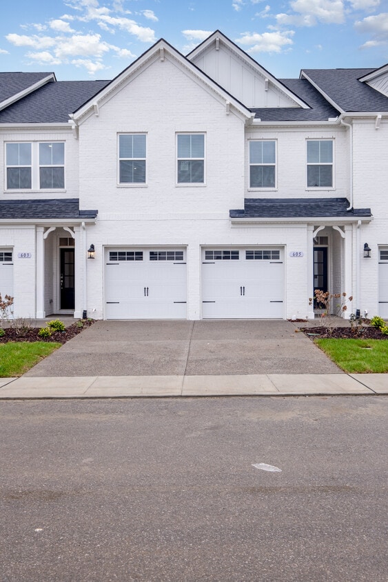 Primary Photo - 605 Club View Way