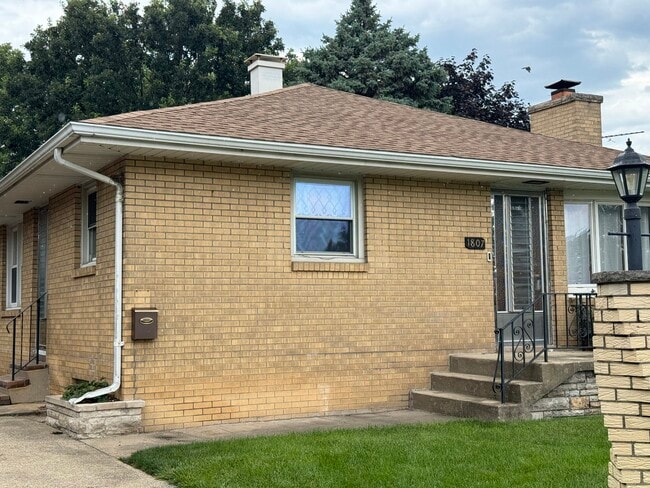 Building Photo - 1807 Oakland Ave