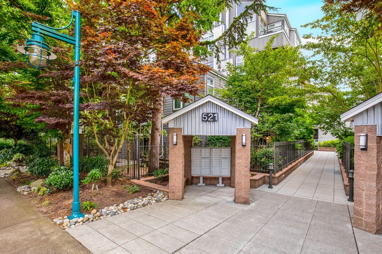 521 7th Ave Unit 406, Kirkland, WA 98033 Room for Rent in Kirkland