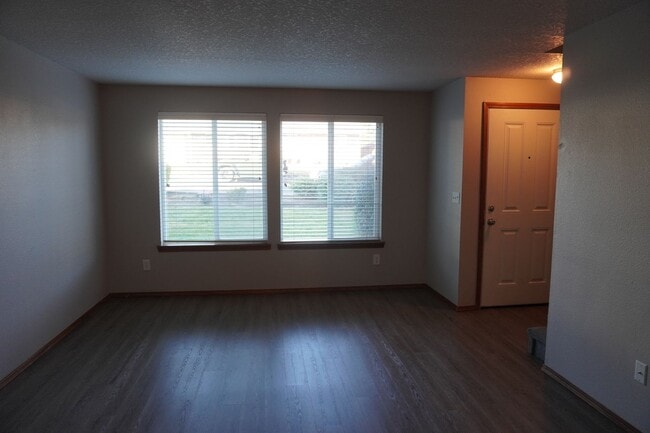 Building Photo - 610 E Elm Ave
