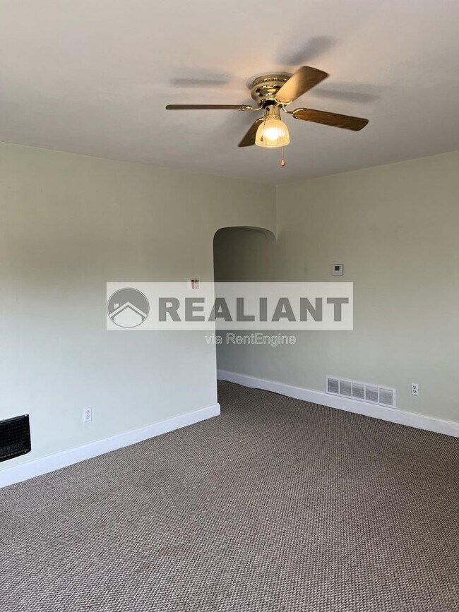 Foto del edificio - 2214 Memorial Pkwy