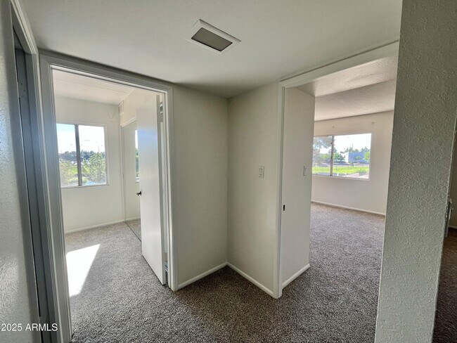 Foto del edificio - 7920 E Camelback Rd