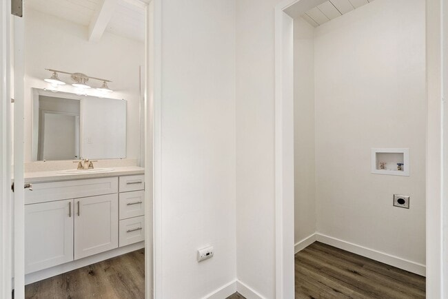 Foto del edificio - Renovated 2 Bedroom 1 Bath Unit