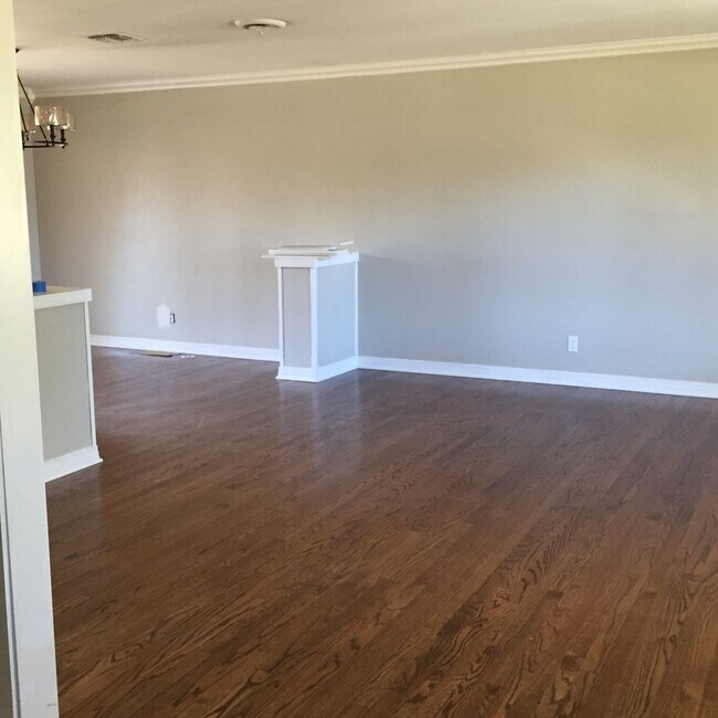 Foto del edificio - Remodeled and Updated Broadmoor Home