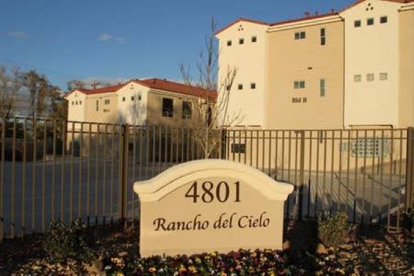 Foto del edificio - 4801 Gibson Blvd SE