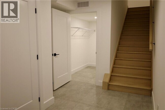 Photo du bâtiment - 4255 Lismer Ln