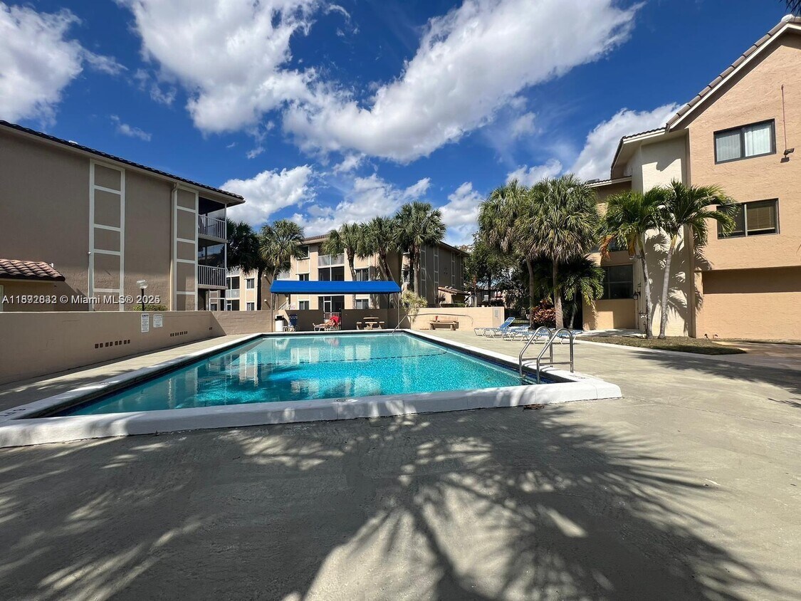 Foto principal - 10001 W Atlantic Blvd