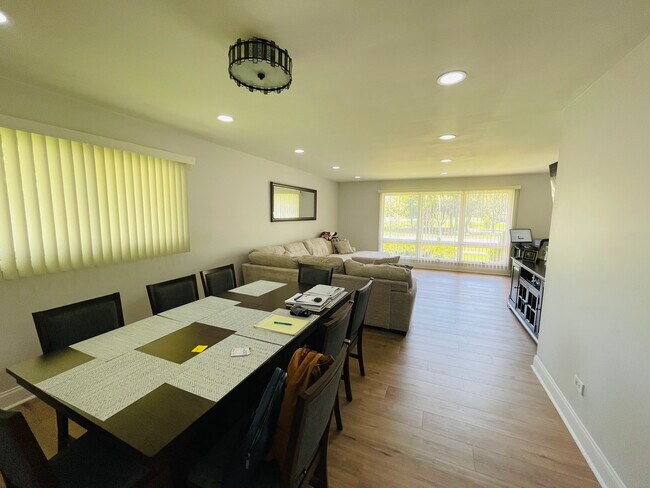 Foto del edificio - 3500 Plum Grove Dr