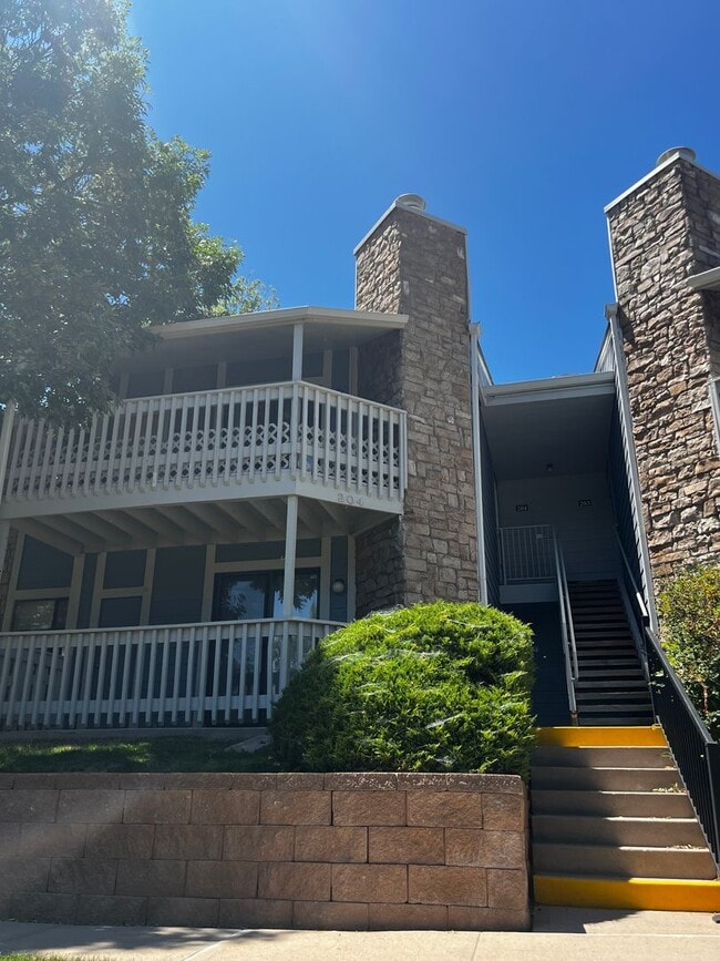 Photo - Well Maintained 2 bed 2 bath condo in Woodside Village!