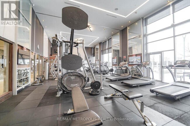 Photo du bâtiment - 255 Village Green Square