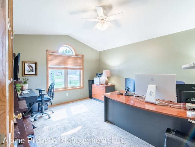 Building Photo - 4 br, 5 bath House - 2108 E. Briar Den. Ct.