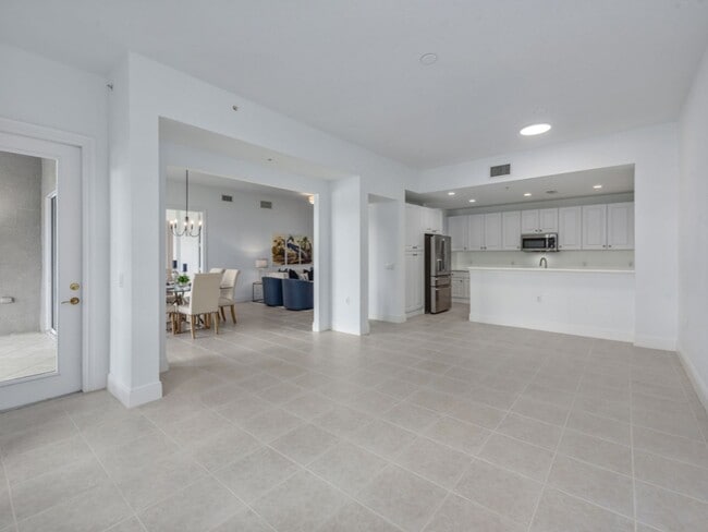 Building Photo - 9229#103