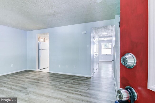 Building Photo - 1550 Twisted Oak Dr