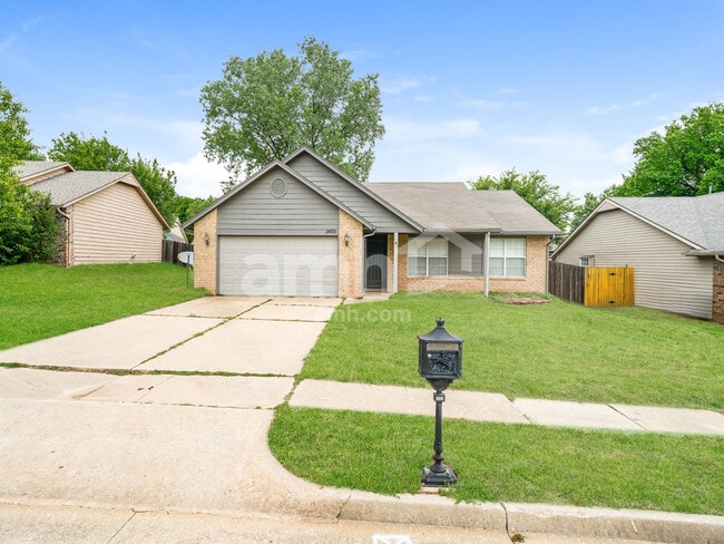 2400 W Natchez St