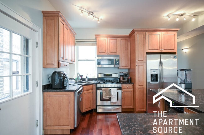 Building Photo - 665 W Cornelia Ave