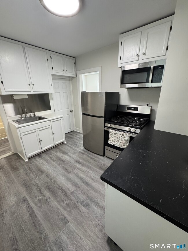 Foto del edificio - 67 Hanford Ave