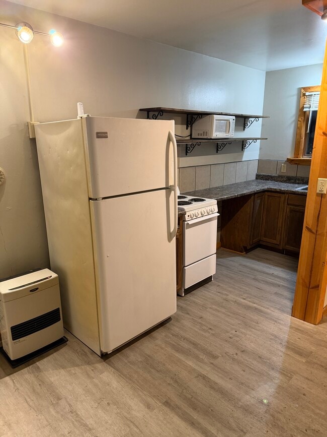 Building Photo - 654 Canoro Rd