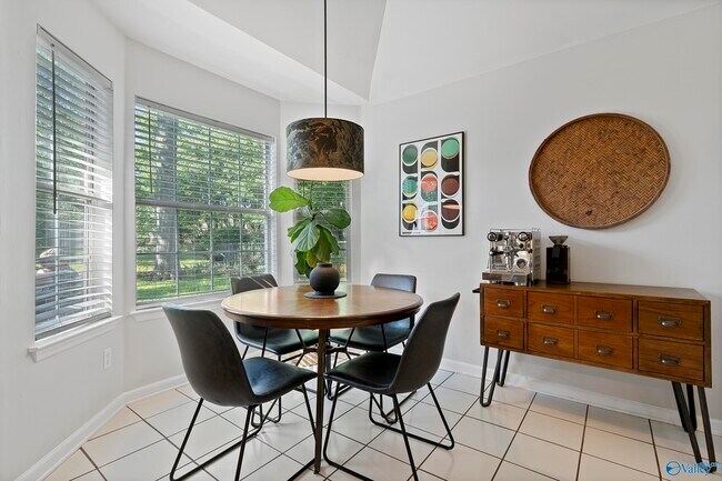 Foto del edificio - 223 Cypress Creek Dr