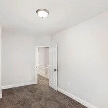 Building Photo - 428 N Lakewood Ave