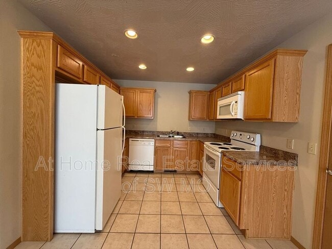 Foto del edificio - 1947 S Farm Rd 123