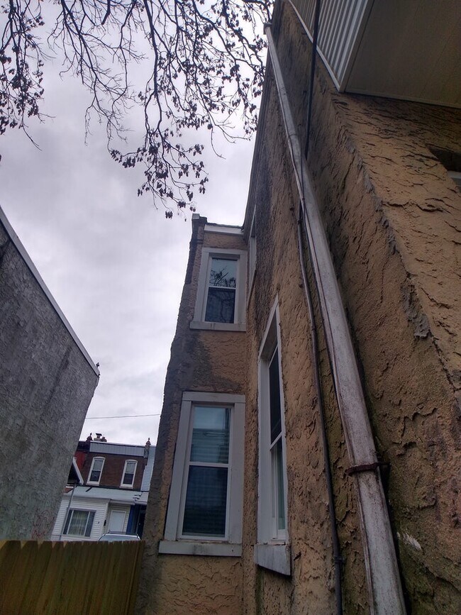 Building Photo - 540 N Paxon St