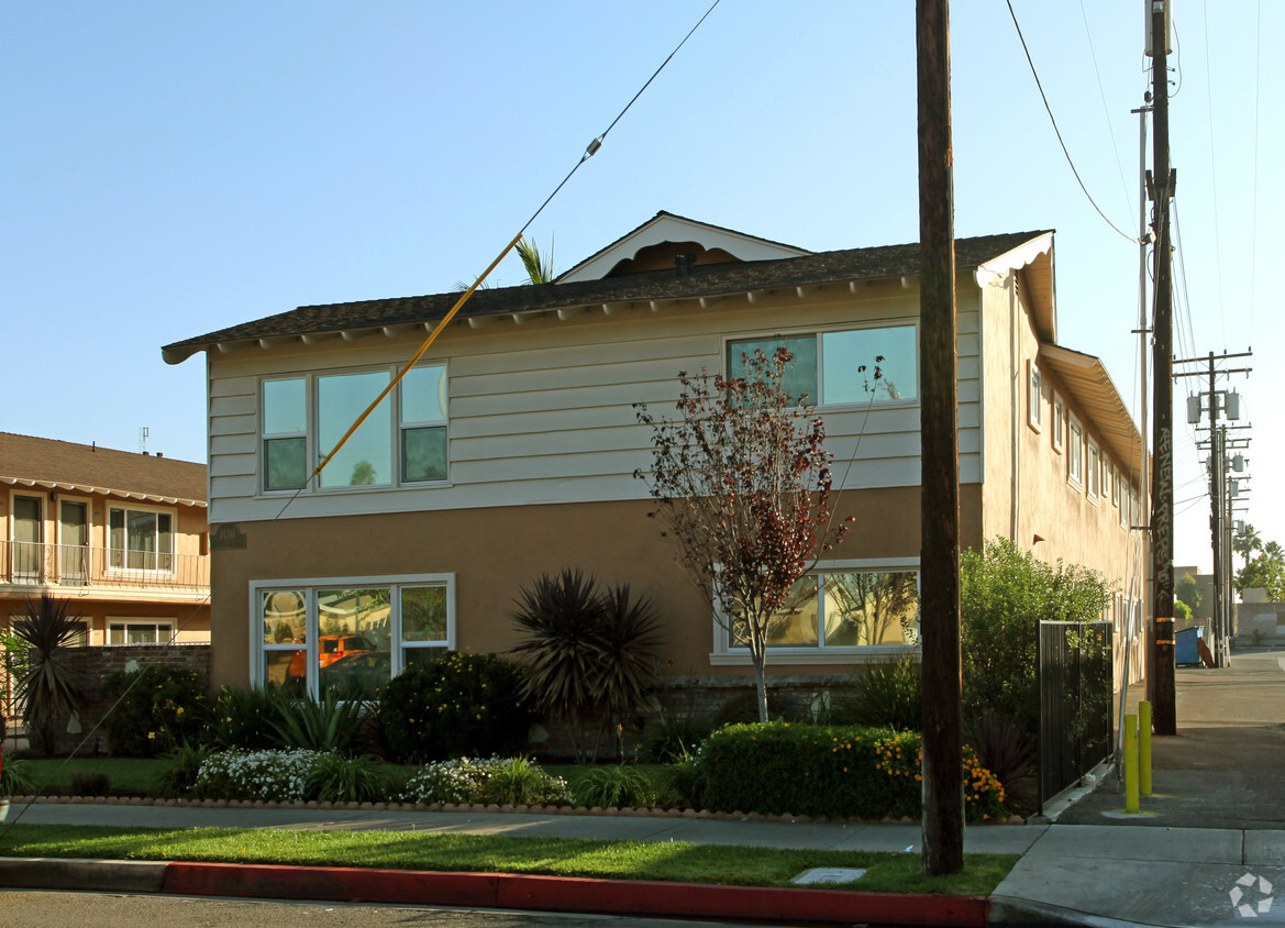 Building Photo - Lemon Breeze Apartments