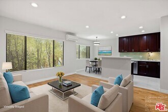 Building Photo - 2488 Beachwood Dr