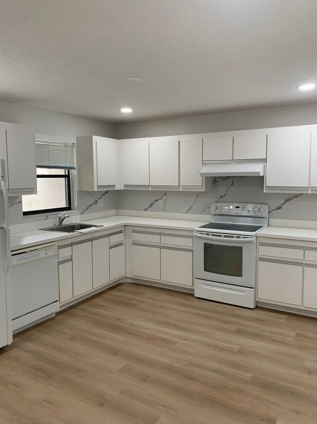 2025 SO FLO Real Estate Group 3532 NW 95th Terr - 3532 NW 95th Ter