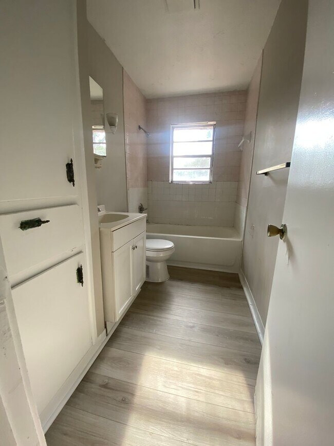 Foto del edificio - **AVAILABLE NOW**East Columbus 3 Bedroom / 1 Bathroom Home for Rent***