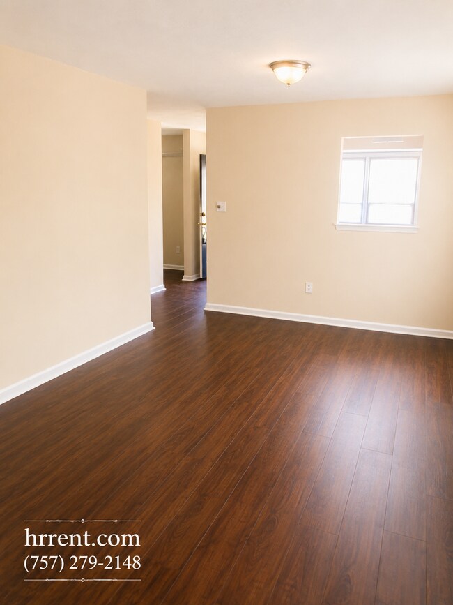 Foto del edificio - Amazing 3 Bedroom 2 Bathroom  Two-Story Single Family townhome located in the Nottingham-Westmore...