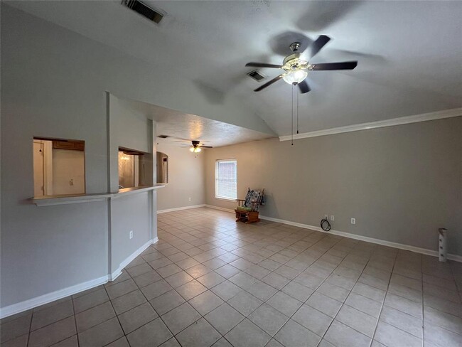 Building Photo - 7430 Village Lake Dr