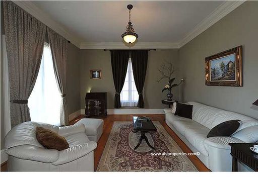 Foto del edificio - 920 Trinity Ct