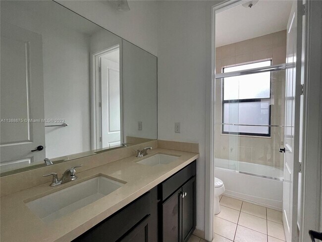 Building Photo - 3316 W 98th Pl