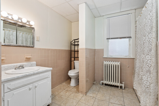 Bathroom - 5863 Northumberland St