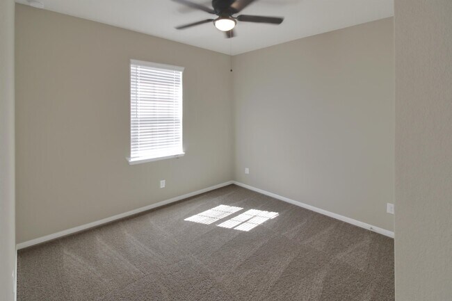 Foto del edificio - 8407 Pecan Crest Dr