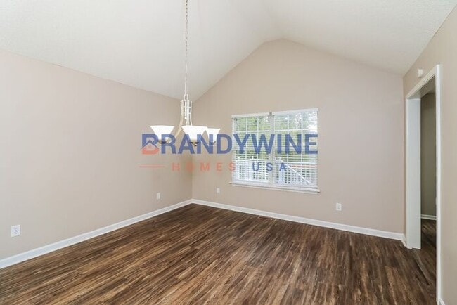 Building Photo - HOLIDAY SPECIAL! MOVE IN BY DECEMBER 24TH ...