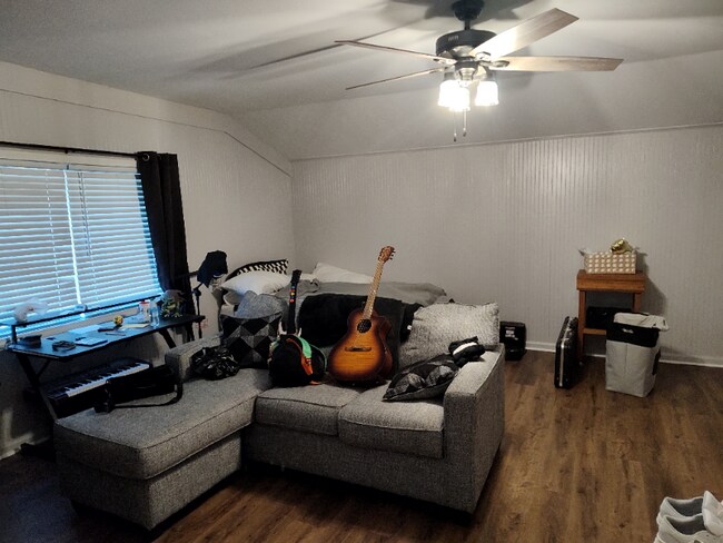 Foto del edificio - 683 Carlouetta Rd