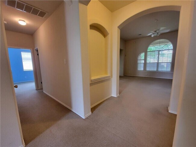 Foto del edificio - 1001 Hunter's Creek Dr