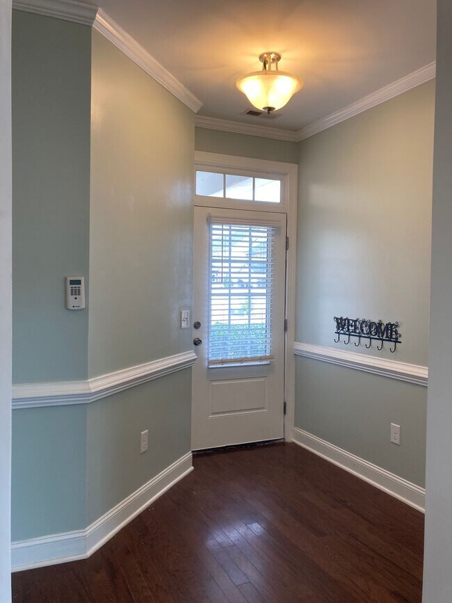 Foto del edificio - Immaculate 5 Bedrooms, 3.5 Bath Home Located Minutes from Shopping- Easy Commute to Sanford, Ft. ...