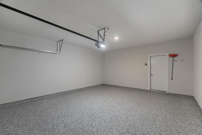 Building Photo - 10618 Whitejacket