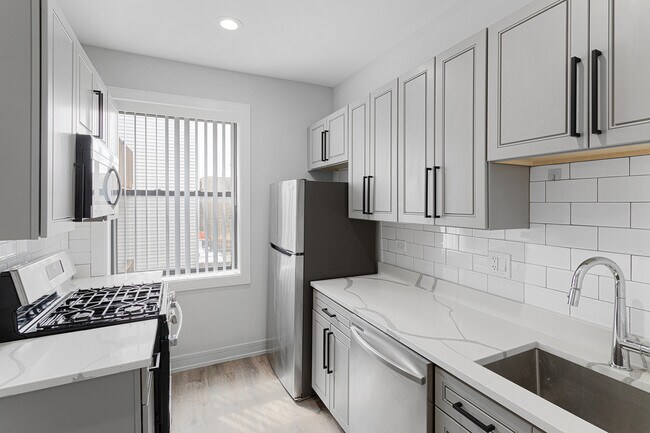 Foto del edificio - 7622 N Eastlake Terrace