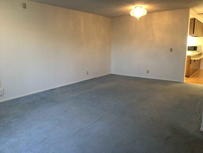Building Photo - 612 N Garfield Ave