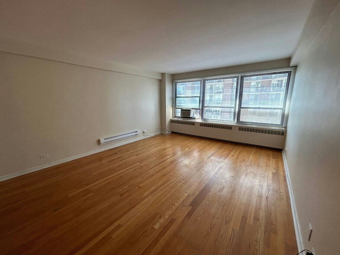 Primary Photo - 4180.1 N Marine Dr